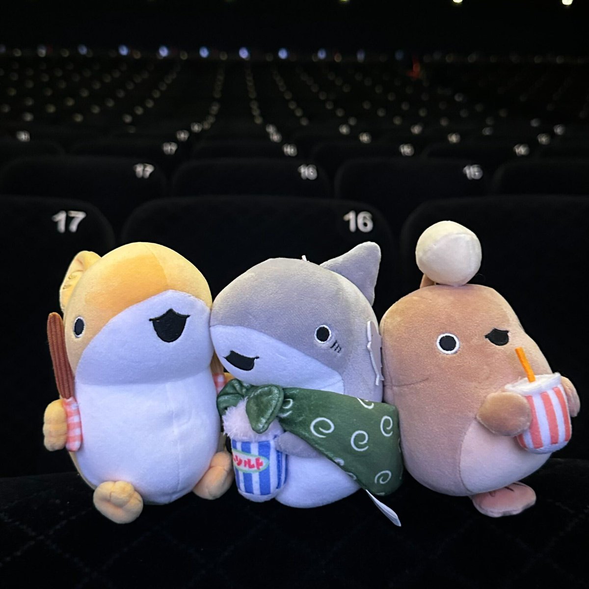 おでかけ子ザメフレンズ むにゅぐるみマスコット うさめ&きつね