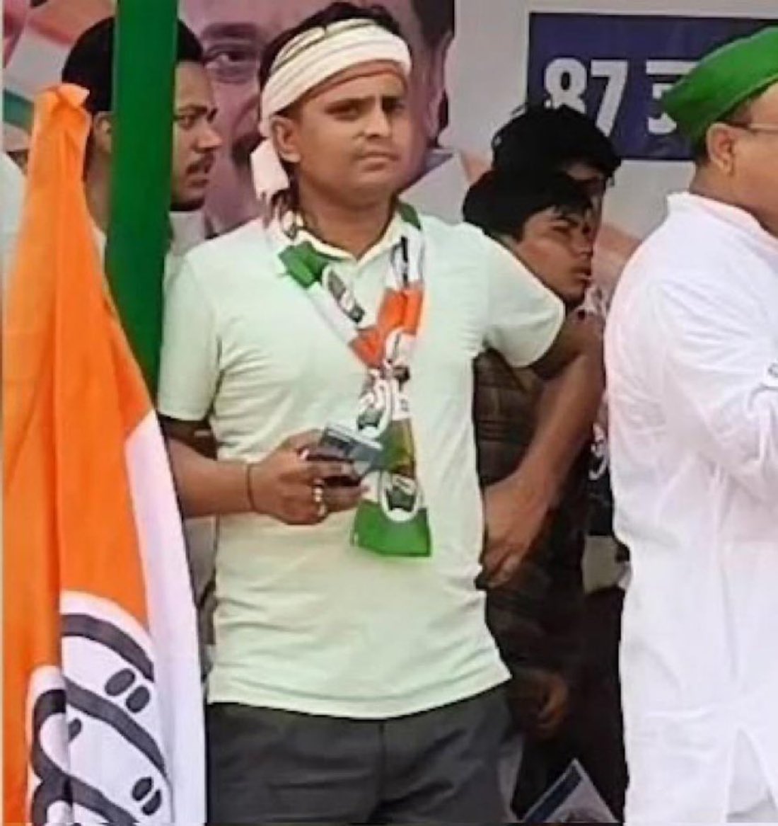 NishuGautam1432's tweet image. स्टेज पर मोहम्मद रिज़वी ने गाली दी और नीचे बैठे कांग्रेसी तालियाँ बजा रहे थे 👎
राहुल गांधी का कट्टर फैन है, और परिवार का इतिहास देखिए 
जहर की खेती से मौत के सौदागर कायर और चोर तक...
तो समर्थक का मा*%#द तक पहुँचना तय था!

#Congress #RahulGandhi #Politics