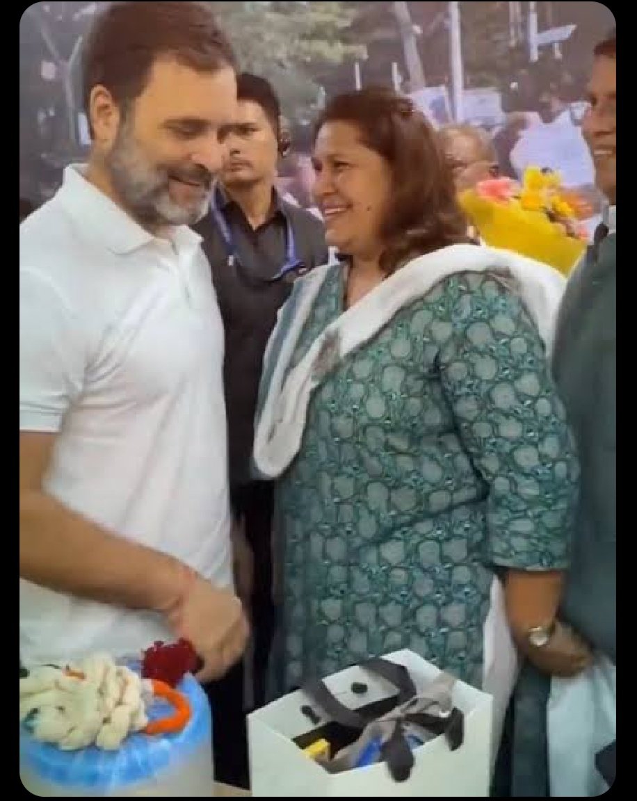 Saroj KP (@sarojpajiyar) on Twitter photo <a href="/ajeetbharti/">Ajeet Bharti</a> बस का जलेबी बाई आंटी तुम बस पवन येड़ा का पेड़ा बजाने पर ध्यान दो 😬 <a href="/ajeetbharti/">Ajeet Bharti</a> बस का जलेबी बाई आंटी तुम बस पवन येड़ा का पेड़ा बजाने पर ध्यान दो 😬