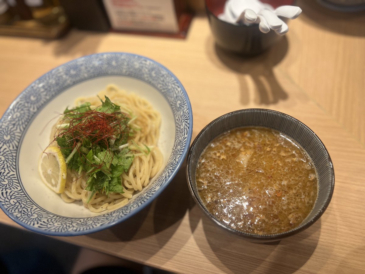どーしても食べたかった
鶏白湯って美味い！って思わせるのむずいよね、もう少しパンチ欲しかった

厨房が外国人2人で「つけ麺二丁！お後全乗せ一丁！」ってホールの日本語理解できるのかな？って思ってた

俺も英語頑張ろ📚