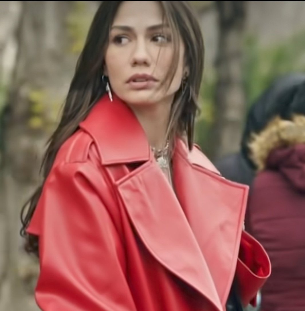 Buenos días ❤️ Feliz viernes para todas ❤️
#DemetÖzdemir 
#NisanAkyol 
#EşrefRüya