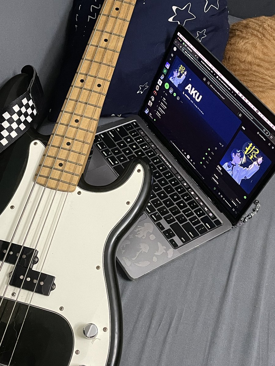 savingivan's tweet image. thread of covers⠀⠀⋆˚꩜.ᐟ  🎸⊰⠀
─── electric guitar , bass , acoustic guitar , or vocals ... 
♡︎ mostly alien stage :))