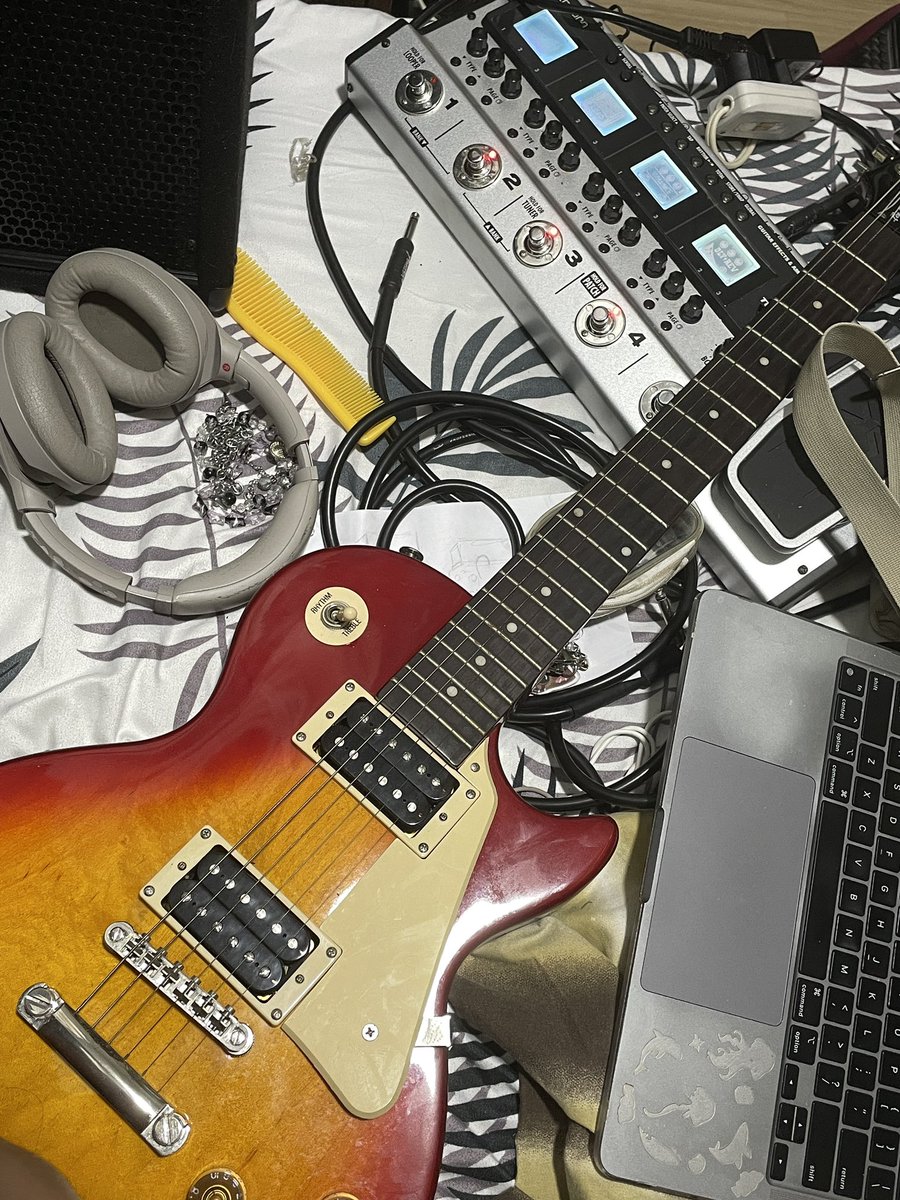 savingivan's tweet image. thread of covers⠀⠀⋆˚꩜.ᐟ  🎸⊰⠀
─── electric guitar , bass , acoustic guitar , or vocals ... 
♡︎ mostly alien stage :))