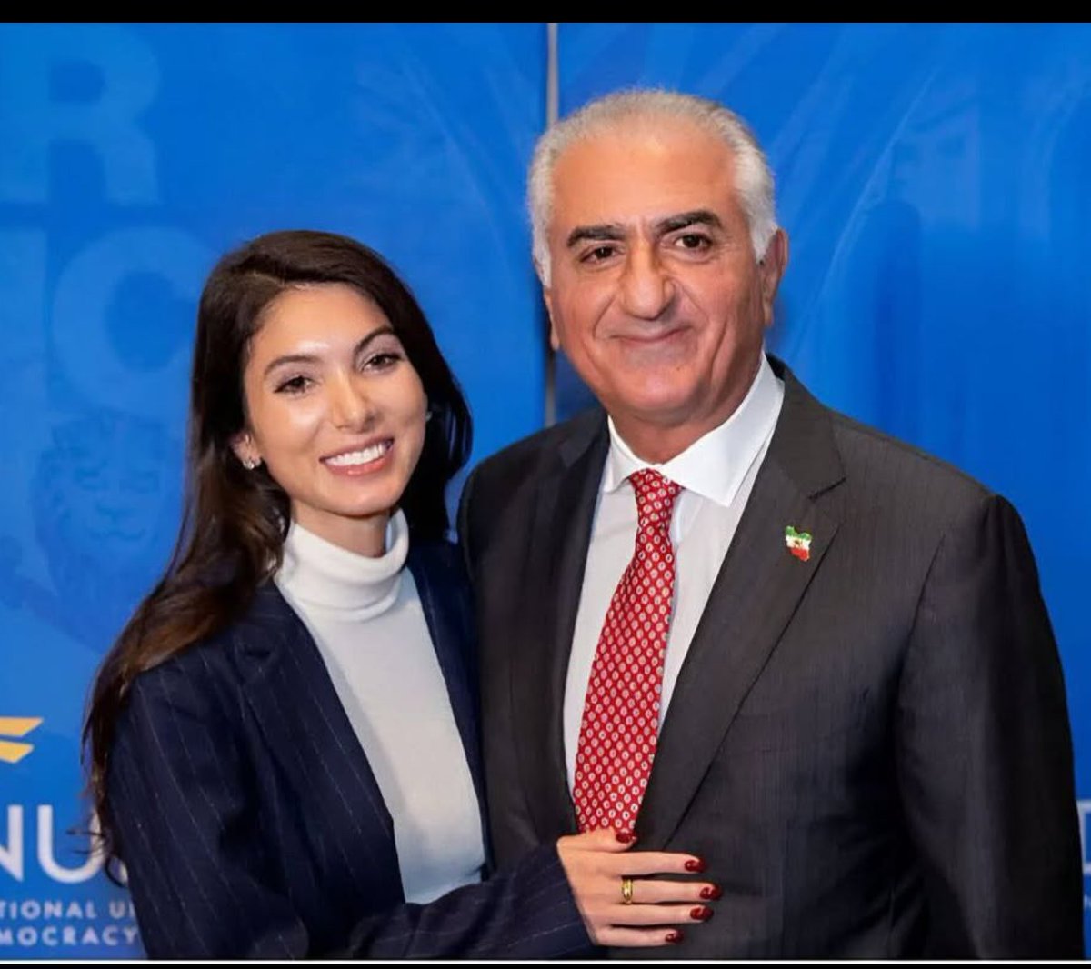 ایران ما دوباره خواهد درخشید، با افتخار و شکوه شاهنشاهی ✨

شـــاه و نـــور ایـــــران
#جـاویـدشـــاه پـایـنـده ایـــــران