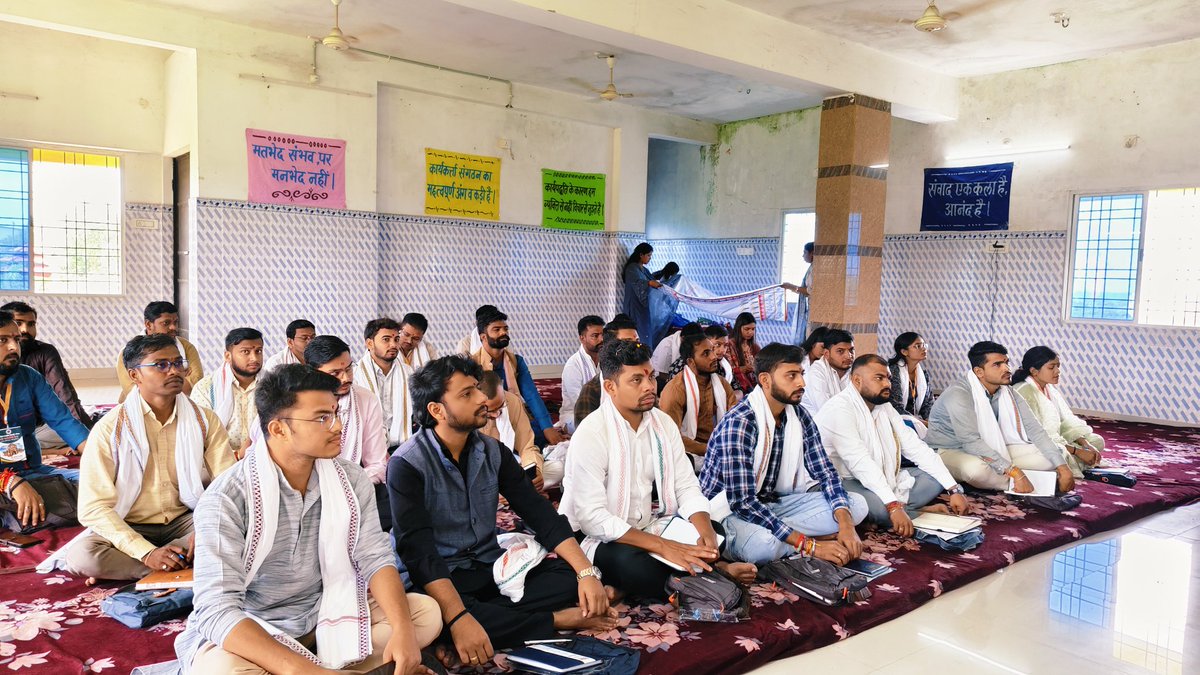 ABVP Chhattisgarh (@abvpcg) on Twitter photo "पेंड्रा जिला में आयोजित अखिल भारतीय विद्यार्थी परिषद छत्तीसगढ़ प्रांत की प्रांत कार्यसमिति बैठक का शुभारंभ प्रांत अध्यक्ष श्री <a href="/Amitggv/">amitbaghel</a> प्रांत मंत्री श्री <a href="/YagydattV/">Yagyadatt Verma</a> एवं प्रांत संगठन मंत्री श्री <a href="/maheshprasad88/">Mahesh Prasad</a> ने विधिवत दीप प्रज्वलित कर किया। "पेंड्रा जिला में आयोजित अखिल भारतीय विद्यार्थी परिषद छत्तीसगढ़ प्रांत की प्रांत कार्यसमिति बैठक का शुभारंभ प्रांत अध्यक्ष श्री <a href="/Amitggv/">amitbaghel</a> प्रांत मंत्री श्री <a href="/YagydattV/">Yagyadatt Verma</a> एवं प्रांत संगठन मंत्री श्री <a href="/maheshprasad88/">Mahesh Prasad</a> ने विधिवत दीप प्रज्वलित कर किया।