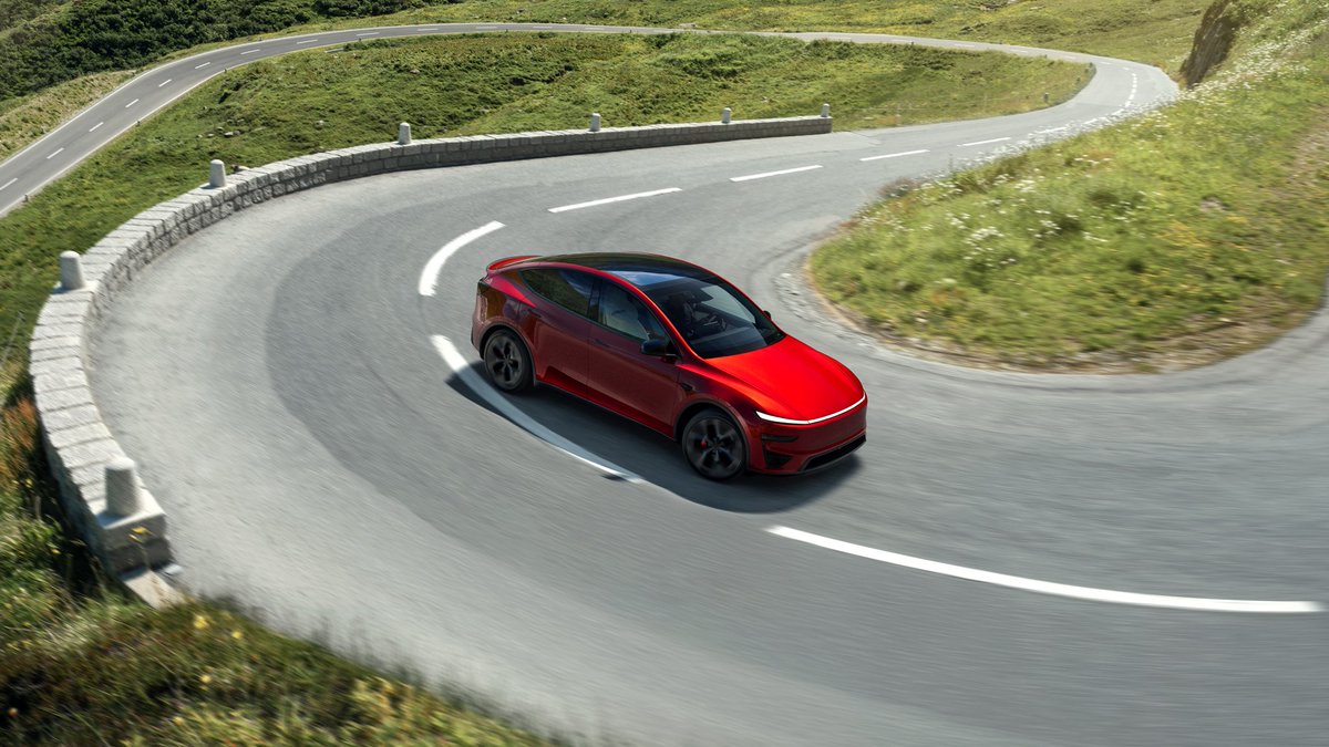 Das ist das neue Tesla Model Y Performance:

- 460 PS Leistung
- Beschleunigung 0–100 km/h in 3,5 Sekunden
- Vmax 250 km/h
- Verbrauch 16,2 kWh/100 km
- bis zu 580 km (WLTP)
- neues Batteriepack mit höherer Energiedichte, kein Mehrgewicht
- verbesserte Performance-Antriebseinheit