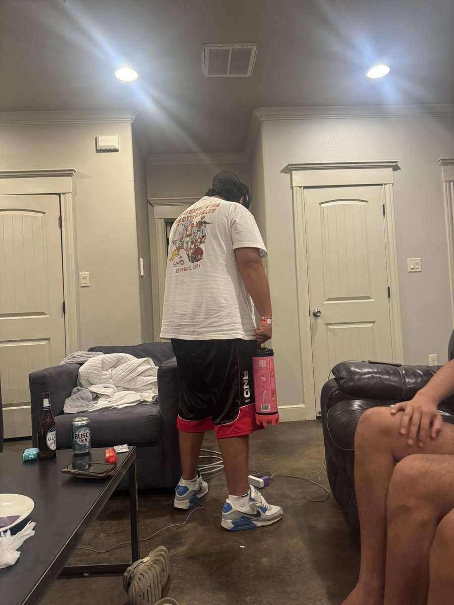 Billbowbagging's tweet image. The man the myth the legend is back at it. #vanimal #LANK