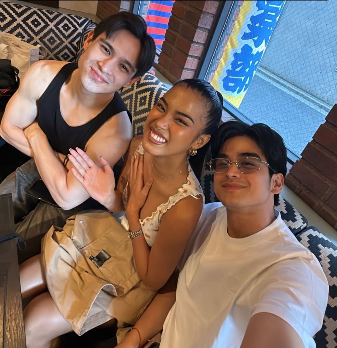 willianalovebot's tweet photo. rawillvee complete 🥹‼️we missed seeing you togetherrr huhu https://t.co/7JkbgSCdiP