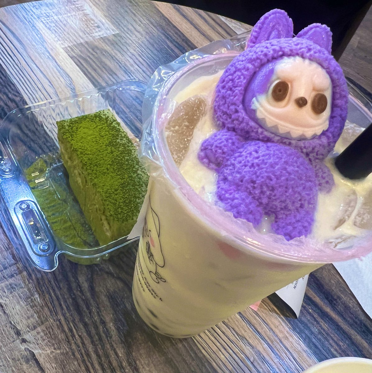 I swear my sweet tooth will be the end of me. I need more boba dates.🤤