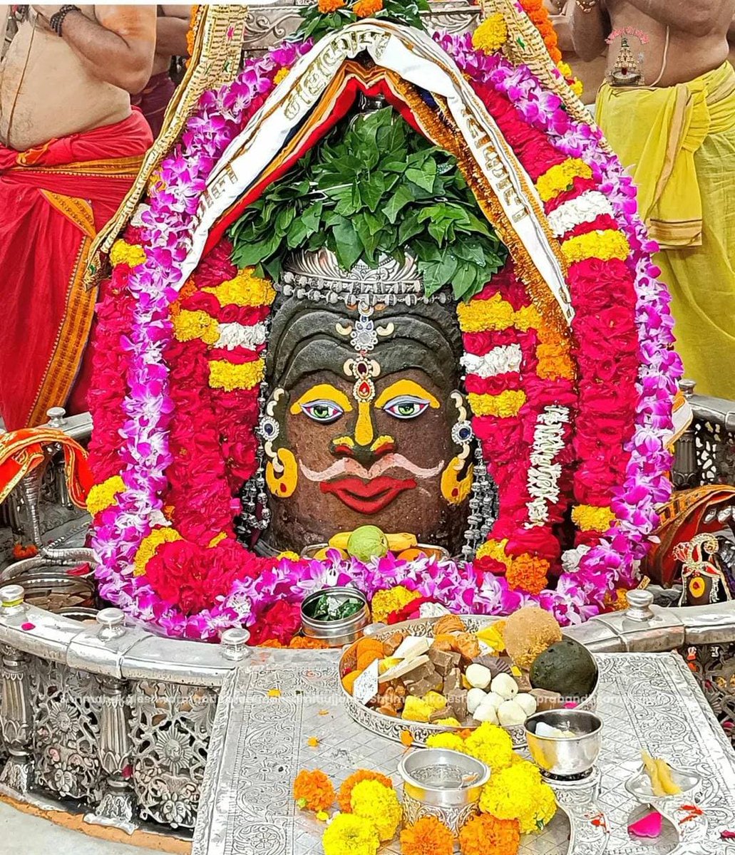 🙏🌹जय श्री महाकाल🌹🙏
श्री महाकालेश्वर ज्योतिर्लिंग का आज का भस्मारती श्रृंगार दर्शन
 २९ अगस्त, २०२५ ( शुक्रवार )