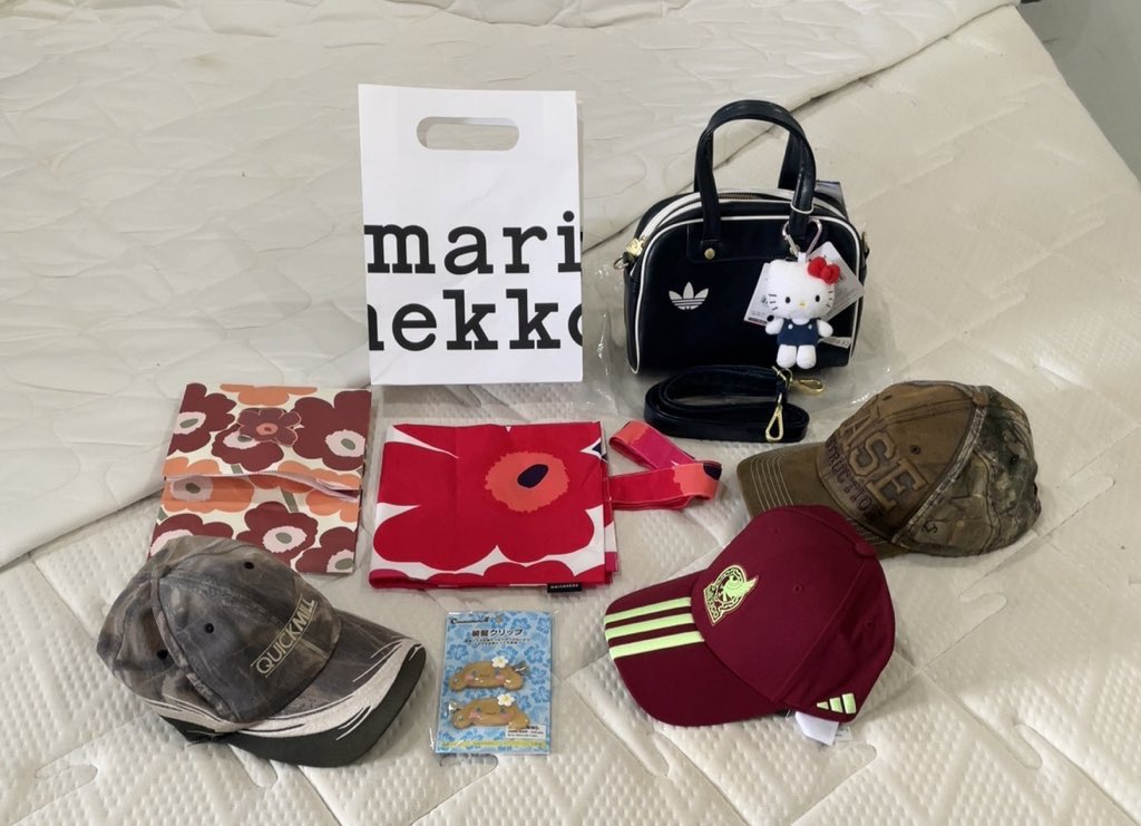 🌸◞·   OOTD    🫧₊🎧

εїз ราคาน่ารัก แถมจุกๆเหมือนเดิมงับ 💗

𐙚 ลงวันนี้หรือพรุ่งนี้ค่ะ  🛋️✨

꙳⋆ ฟอล+รี+ปัก ลด 10 บาท🍒

#ส่งต่อเสื้อผ้า #เสื้อผ้ามือสอง #ส่งต่อเสื้อผ้ามือสอง #ส่งต่อคสอ #ส่งต่อกระเป๋ามือสอง #SanRio #cintage    #adidas #vghbkkมือสอง