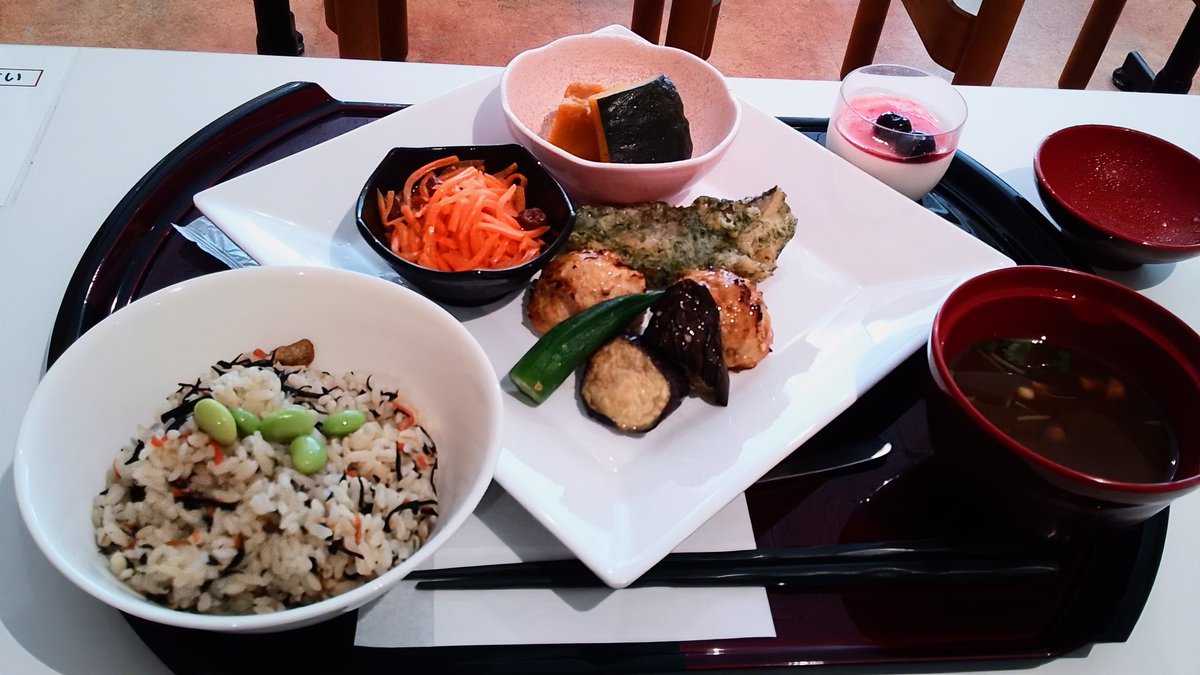 reddrag64988892's tweet image. 人間ドック後のお食事。
ちゃんとカロリーも計算されていてヘルシー&美味!
ドックの結果は・・・秘密(余り良くない)
