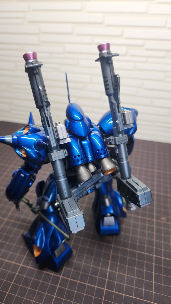 武器を装備させてと！これぞ…ケンプファーだね‼って感じです。
完全新作の作品になりました。暫く色々な趣味に浮気してましたが…こちらにやっと帰ってきました。ただいま‼プラモ。
#プラモデル
#ガンプラ #塗装 #趣味 #模型