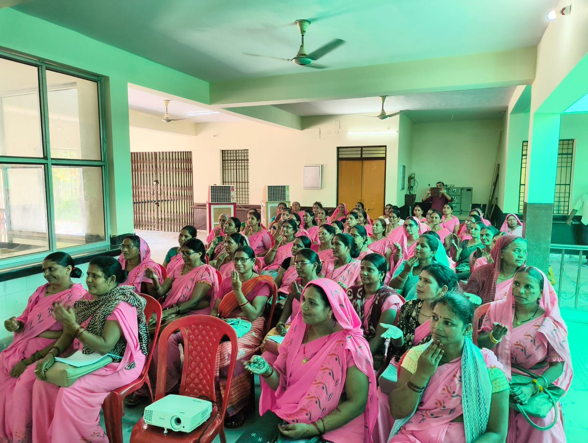 islrtc's tweet image. ✨ One-Day Awareness Programme at CRC Varanasi (28 Aug 2025) with ISLRTC &amp;amp; Dist. Admin.

👥 Chief Guest: Ramesh Kumar, CDPO
📚 Trainers: Zaid Baig &amp;amp; Annu Gautam
60+ Anganwadi workers trained in #IndianSignLanguage for inclusive communication 💙
#ISLRTC #Inclusion