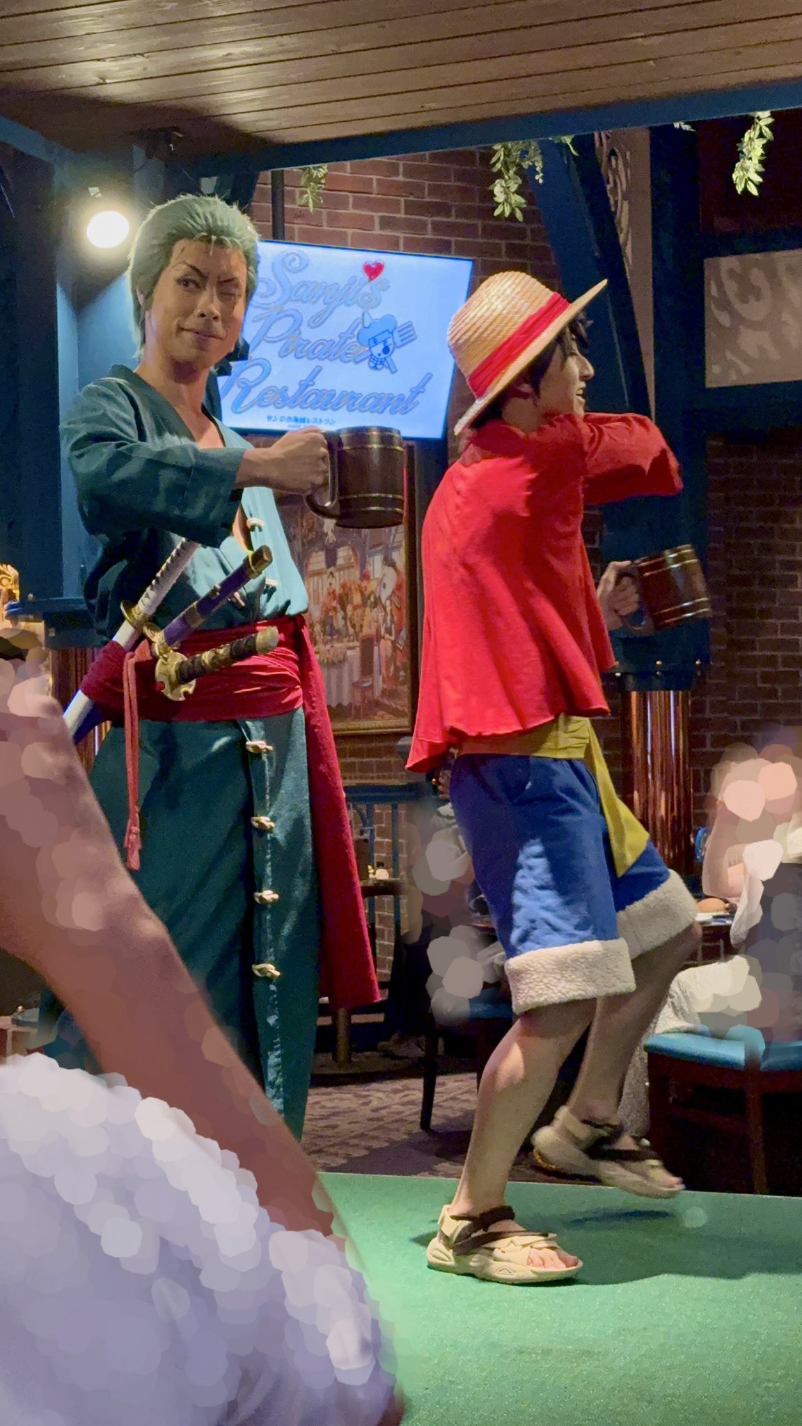 ONE PIECE USJ ユニバ　鞄　ロー　ゾロ　サンジ　サンレス　ルフィ ONE PIECEのルフィ、ゾロ、サンジをイメージした「ショルダー