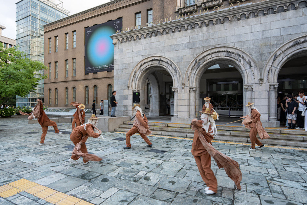 Sway is a new live performance conceived by Jane Jin Kaisen, which premiered at The 13th Seoul Mediacity Biennale Séance: Technology of Spirit, alongside two video works: Dokkaebi and Sorrow Waters This Land.

Dokkaebi are legendary creatures from Korean mythology. They possess