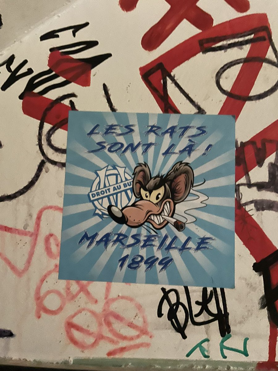 obfx_paris's tweet photo. @arnaudizi @adlOM13 @SuperCazarre Marseille, hier soir... je veux plus jamais entendre l'argument de "gneu gneu gneu les chants parisiens sur les rats marseillais c'est raciste"
Ils kiffent s'appeler comme ça eux-mêmes https://t.co/HaJ5ETawBs