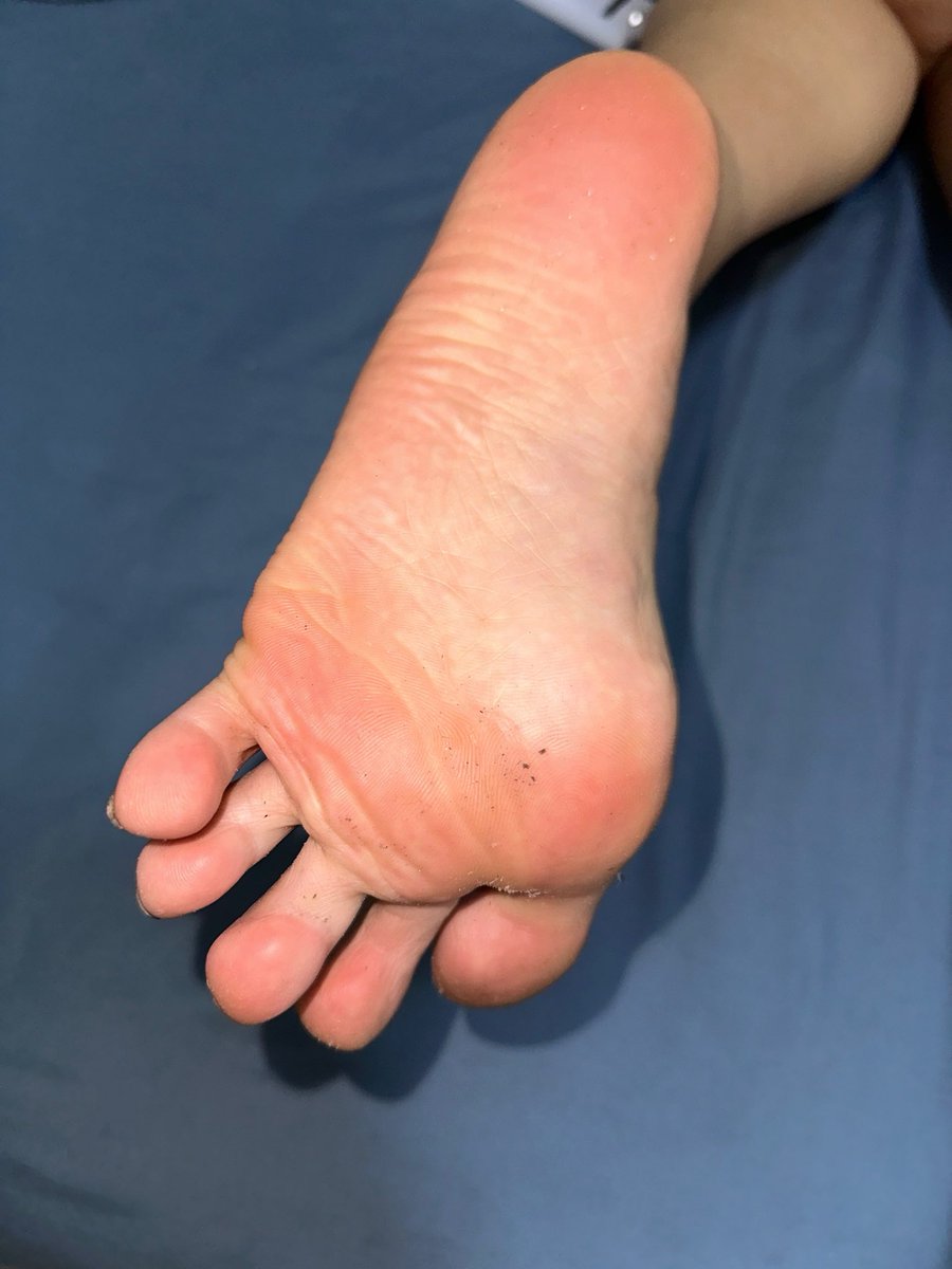 老婆光脚穿靴子的脚泥 谁想吃？