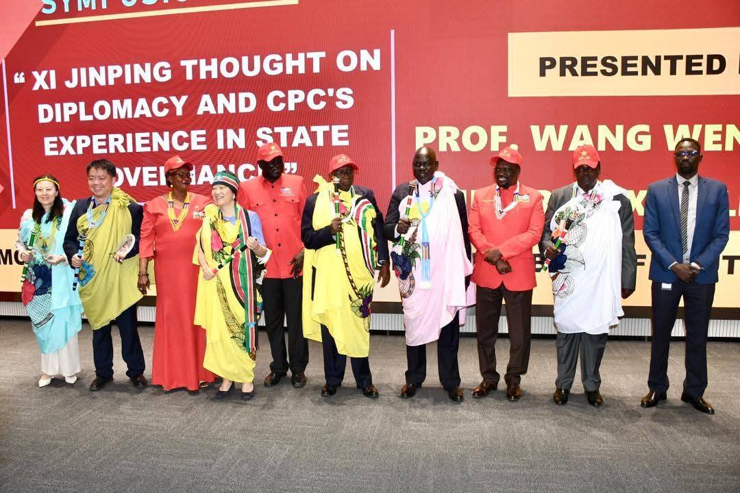 On August 25, <a href="/WangwenR/">WangWen</a>, Dean of the Chongyang, Institute for Financial Studies at Renmin University of China, and Xue Li, Deputy Director of the English and International Studies Unit of China Foreign Affairs University, visited South Sudan.
fmprc.gov.cn/mfa_eng/xw/zwb…