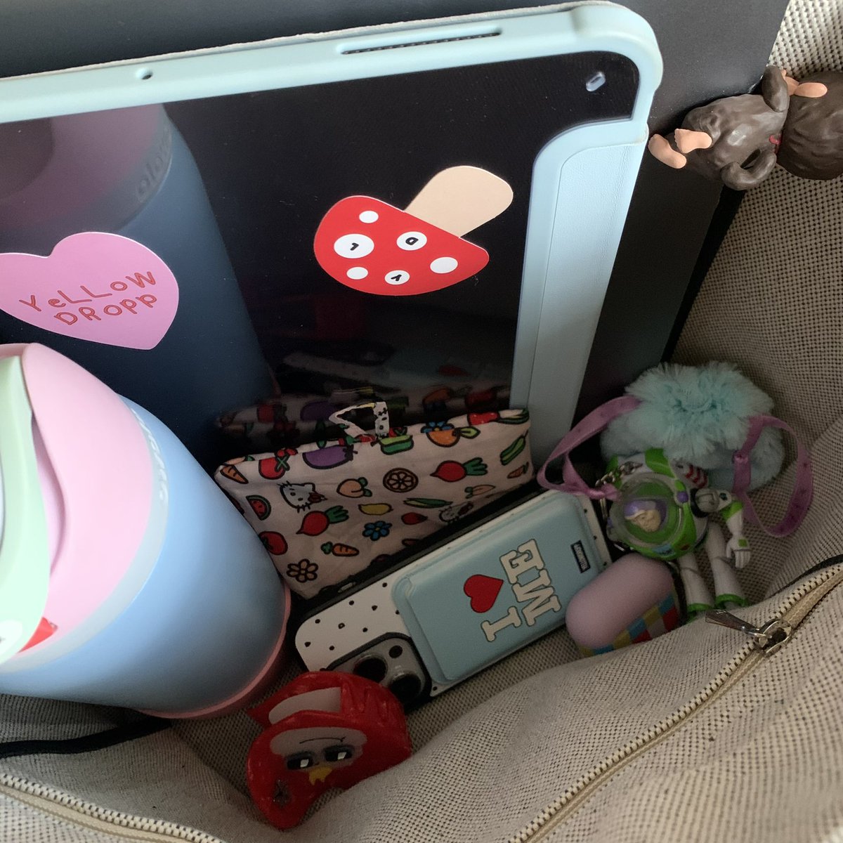 messy ver 🍎💻🎧