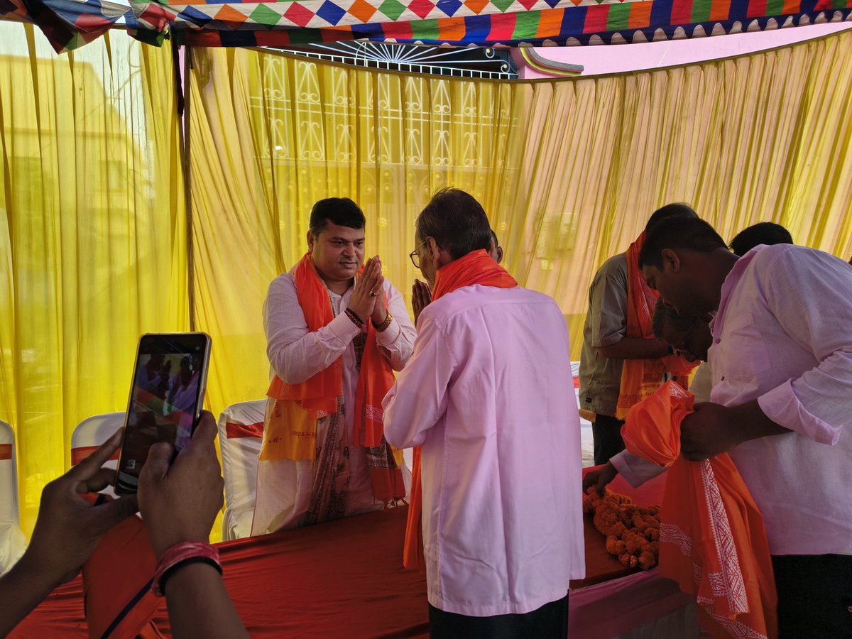 आज मुजफ्फरपुर लोकसभा के मुशहरी प्रखंड के सुस्ता पंचायत में वार्ड सात में सांसद निधि से नवनिर्मित सड़क का उद्घाटन पंचायत के वरिष्ठ अभिभावकों द्वारा किया गया। मुजफ्फरपुर में विकास कार्य की श्रृंखला चलती रहेगी और मुजफ्फरपुर के सर्वांगीण विकास के लिए सदैव प्रतिबद्ध और संकल्पित हैं।