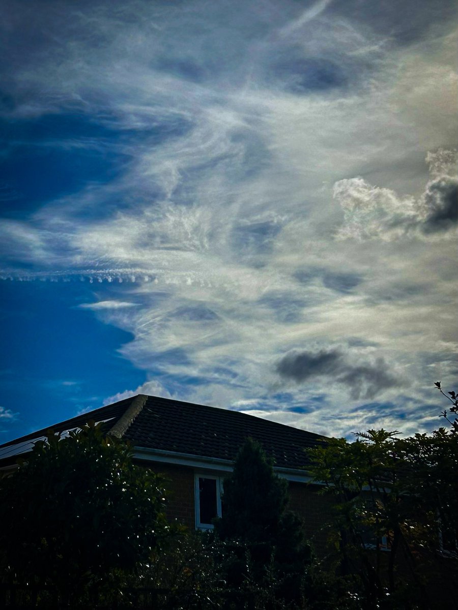 #Cloudshapes #Clouds it might be my imagination but I’m sure there’s a dragon in the clouds 🫣😬🐉 anyone 🤷‍♂️