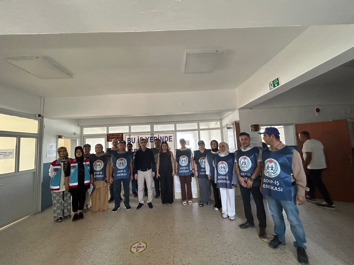 #SYDVBugünGrevde

<a href="/RTErdogan/">Recep Tayyip Erdoğan</a> <a href="/_cevdetyilmaz/">Cevdet Yılmaz</a> <a href="/MahinurOzdemir/">Mahinur Özdemir Göktaş</a> <a href="/memetsimsek/">Mehmet Simsek</a> <a href="/isikhanvedat/">Prof. Dr. Vedat Işıkhan</a> <a href="/tcailesosyal/">T.C. Aile ve Sosyal Hizmetler Bakanlığı</a> <a href="/ashb_sygm/">Sosyal Yardımlar Genel Müdürlüğü</a>  <a href="/csgbakanligi/">T.C. Çalışma ve Sosyal Güvenlik Bakanlığı</a> <a href="/nowhaber/">NOW HABER</a> <a href="/cnnturk/">CNN TÜRK</a> <a href="/ntv/">NTV</a> <a href="/Haberturk/">Habertürk</a> <a href="/Sedaakyz/">Seda Akyüz Taşdemir</a> <a href="/rojdaaltintas/">rojda altintaş</a> <a href="/ersoyakif1/">Mehmet Akif ERSOY</a> <a href="/gazetesozcu/">Sözcü</a>