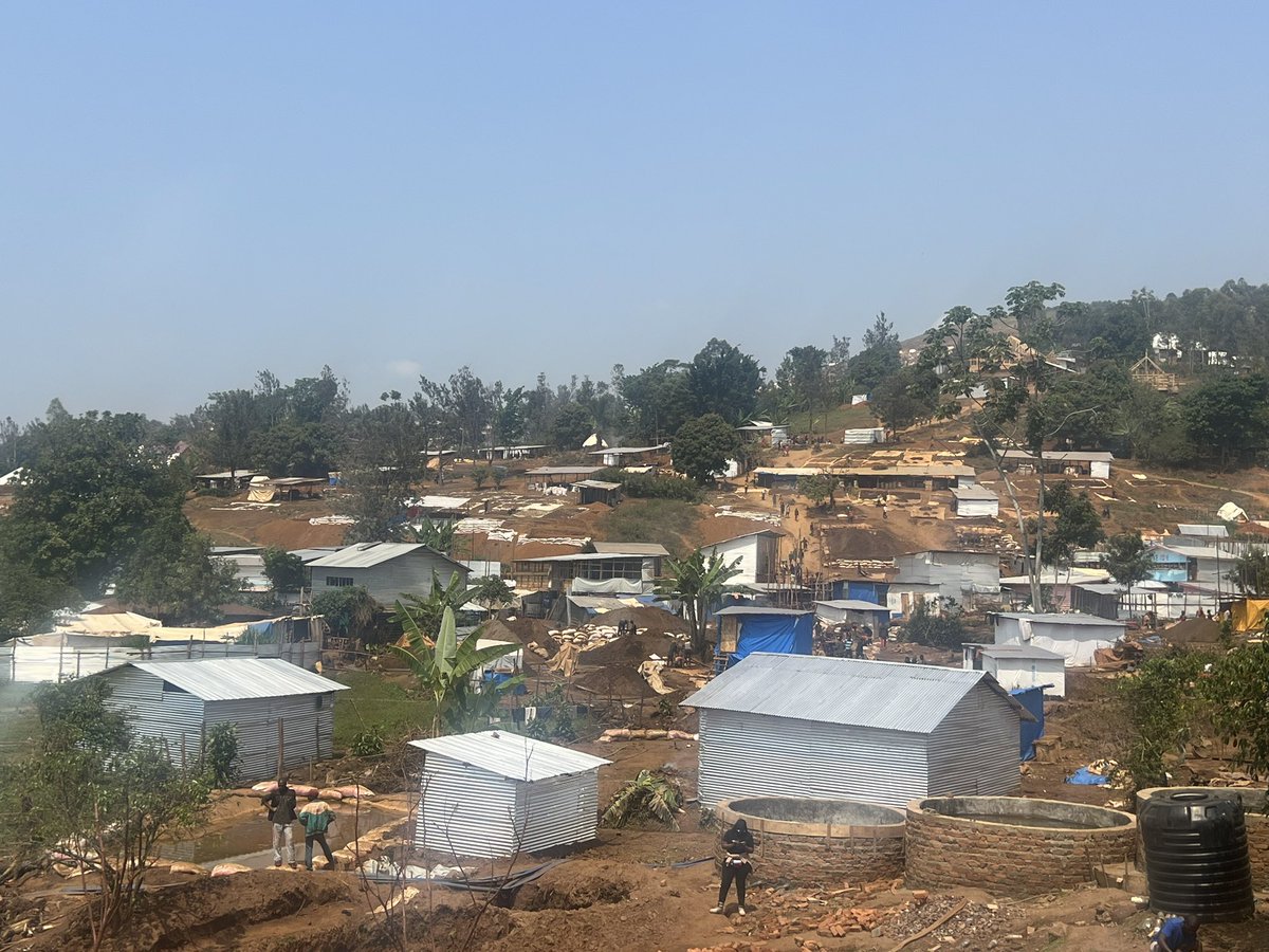 #Luhihi: Situation tendue dans l’exploitation artisanale de l’or de Lomera . On rapporte des tirs de balles réelles dans le site. Des témoins rapportent qu’il y aurait déjà des morts et le bureaux de M23 brûlés.