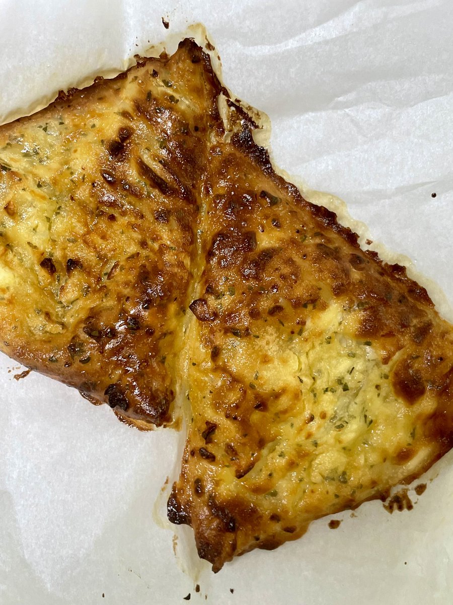 timepatroll1's tweet photo. 라이스페이퍼마늘빵 너무 맛잇어서
눈물납니다
레시피는 타래에 적겟어여 https://t.co/CYGBZo5p79