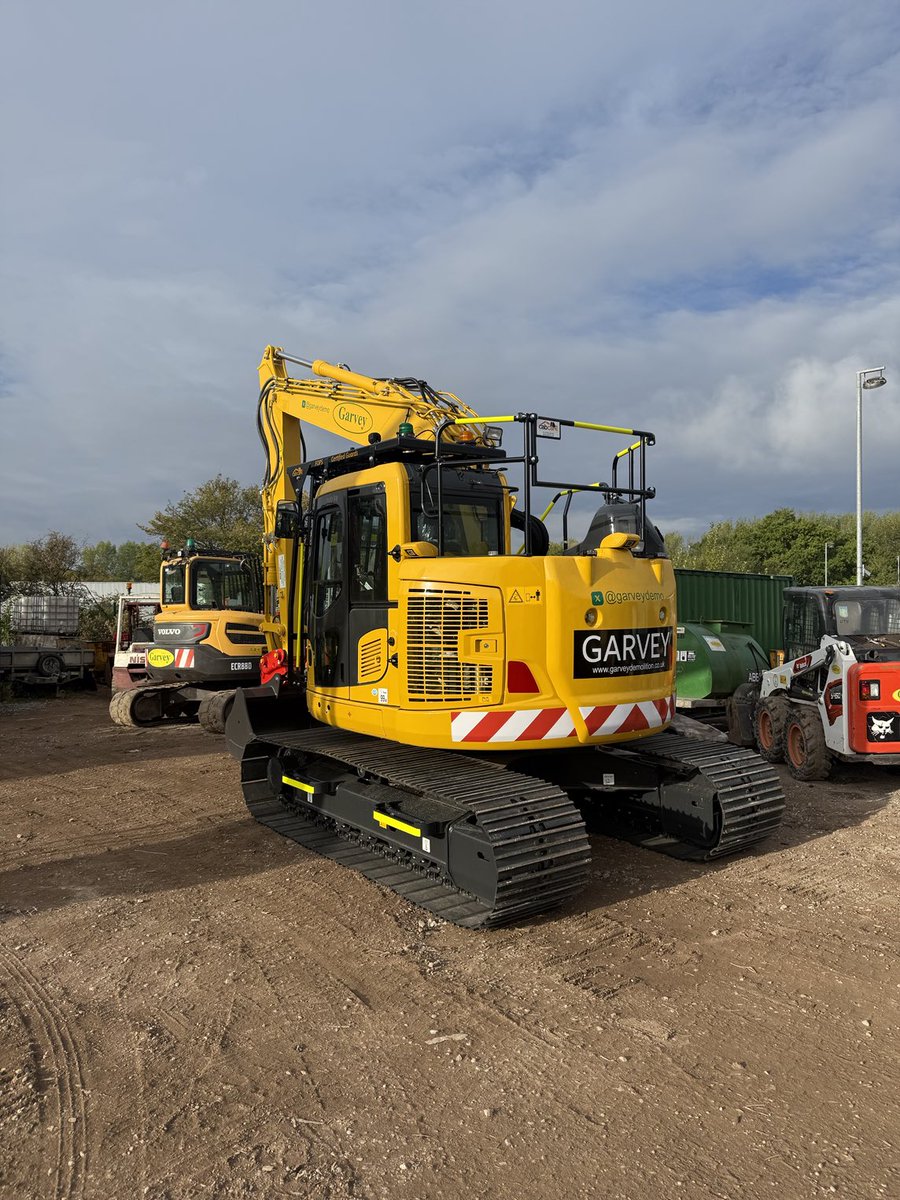 New full demo spec 14 Ton machine landed this morning, a handy machine for our small/medium size jobs, lots of safety features fitted and full warranty package &amp; new rotating grab arriving Monday✅