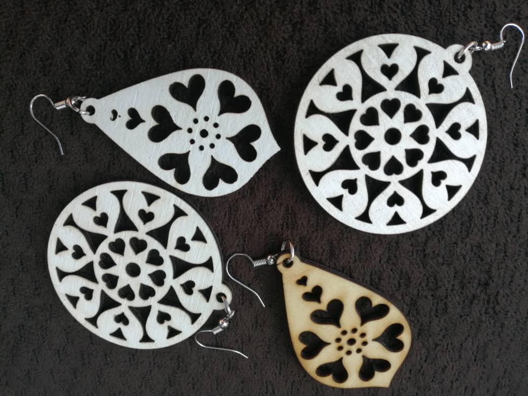 Thynk_Digital's tweet photo. @wekesa_amos @_GL_Collection Hand crafted earrings.
Good for all occasions office, party &amp; casual wear.
Delivery country wide, free within Kampala city.
We have wholesale purchases with low prices &amp; tokens for our loyal buyers.
WhatsApp on +256 752 844067 https://t.co/dl38h82L3l