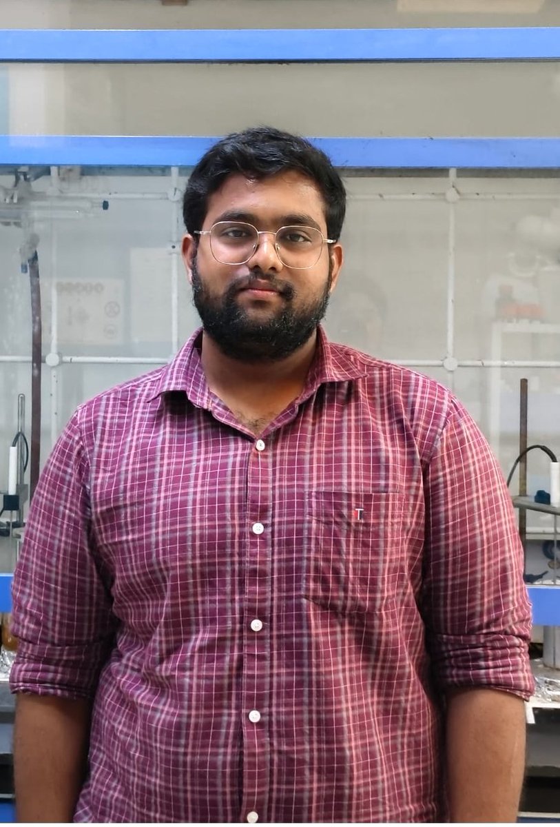 Rajamalligandee's tweet photo. ✨The group warmly welcomes Mohanapriya and Vignesh, our new PhD students! 👩🔬👨🔬 They will be working on the design of TADF emitters and the fabrication of high-performance OLED devices🧪💡
#profm #tadf #oled #labmates #research https://t.co/WwXGYoltT9