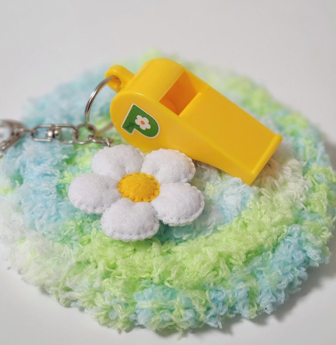 피크민 호루라기 꾸미기 •͈ᴗ•͈
꽃만 만들어서 달아줘도 제법 귀여워요