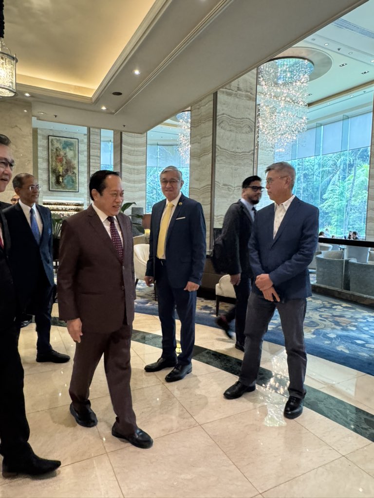 ahmadmaslan's tweet photo. Meeting & Technical Visit - Lawatan Teknikal & Mesyuarat antara #CIDB, #MBAM & agensi2 berkaitan pembinaan di #Manila #Filipina, 29/8/25.
Saya berucap & merasmikan. Hubungan dagang antara syarikat2 #Malaysia & #Philippines masih perlu ditingkatkan. Banyak peluang boleh diteroka. https://t.co/lLJLL4P8Ai