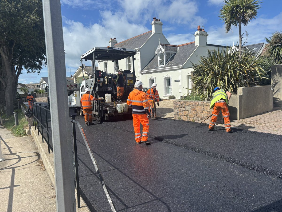 AndyJehan's tweet photo. Well done to @GovJsyIE and @Ronez_Ltd #Pallot on an excellent job in St Clement
Good to see first hand the work in progress
Thx to all involved and thanks also to people for their patience throughout the works https://t.co/51znZpXgYH
