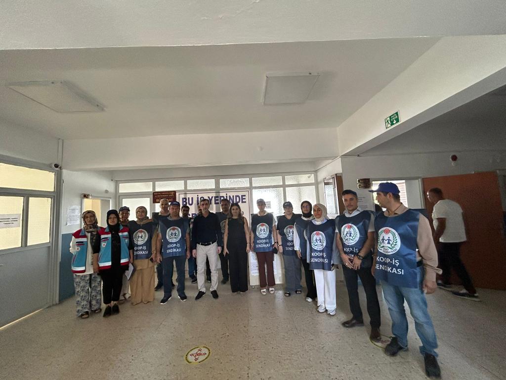 #SYDVBugüngrevde
<a href="/RTErdogan/">Recep Tayyip Erdoğan</a> <a href="/_cevdetyilmaz/">Cevdet Yılmaz</a> <a href="/MahinurOzdemir/">Mahinur Özdemir Göktaş</a> <a href="/memetsimsek/">Mehmet Simsek</a> <a href="/isikhanvedat/">Prof. Dr. Vedat Işıkhan</a> <a href="/tcailesosyal/">T.C. Aile ve Sosyal Hizmetler Bakanlığı</a> <a href="/ashb_sygm/">Sosyal Yardımlar Genel Müdürlüğü</a>  <a href="/csgbakanligi/">T.C. Çalışma ve Sosyal Güvenlik Bakanlığı</a> <a href="/nowhaber/">NOW HABER</a> <a href="/cnnturk/">CNN TÜRK</a> <a href="/ntv/">NTV</a> <a href="/Haberturk/">Habertürk</a> <a href="/Sedaakyz/">Seda Akyüz Taşdemir</a> <a href="/rojdaaltintas/">rojda altintaş</a> <a href="/ersoyakif1/">Mehmet Akif ERSOY</a> <a href="/gazetesozcu/">Sözcü</a>