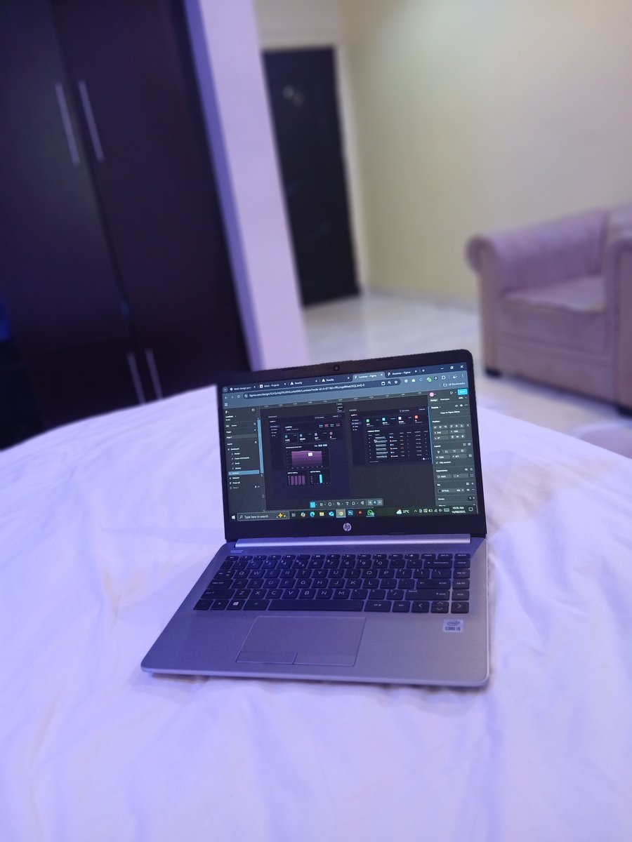 Oge👩🏽💻ui/ux designer (@poch_graphics) on Twitter photo TGIF but we work weekends here 🥲🤲🏽 TGIF but we work weekends here 🥲🤲🏽
