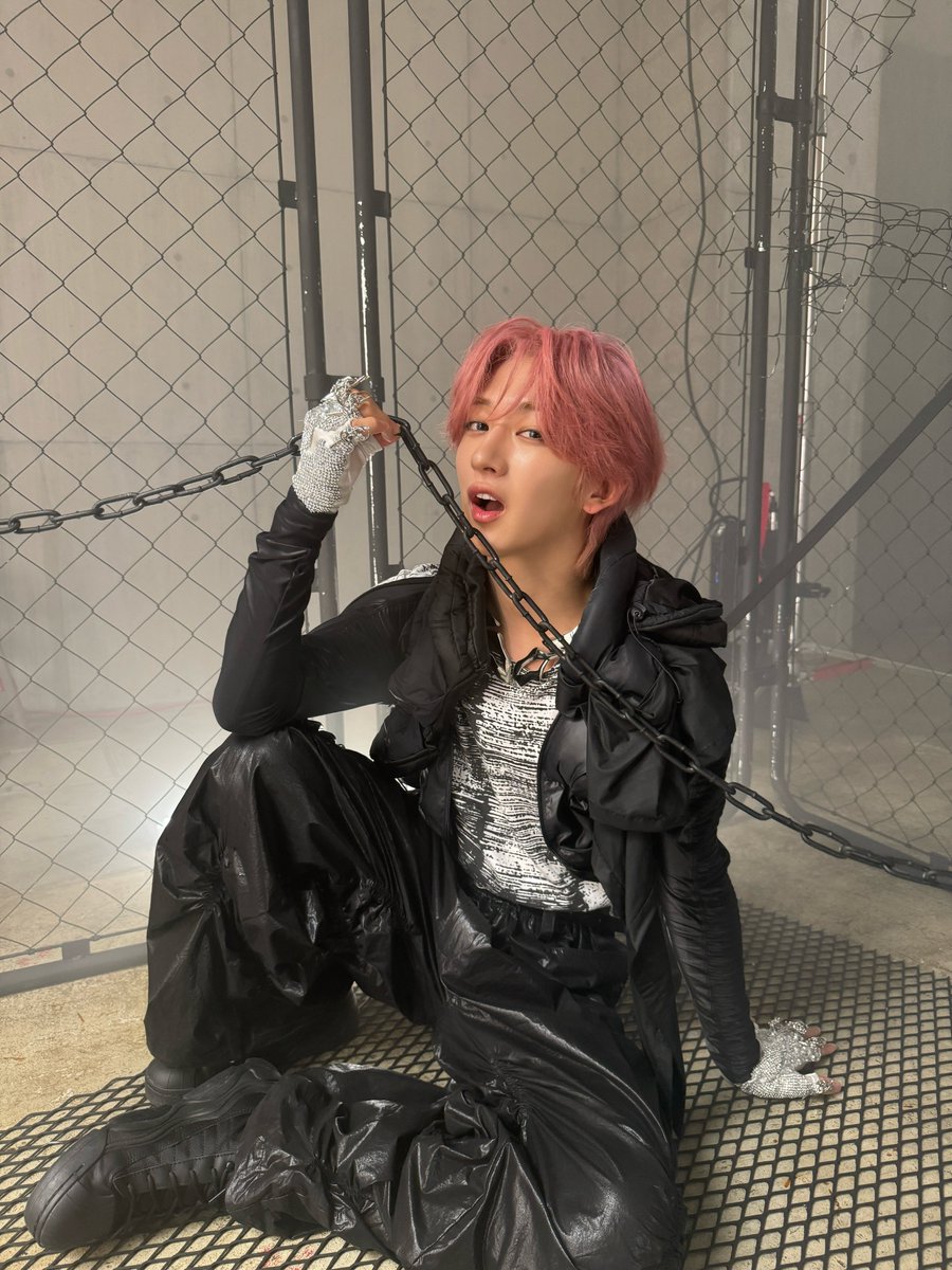 YouTube
Thank you for 1750000 views!✨

DANGER
#NAOYA behind the scene shot📸

MAZZEL / DANGER -Music Video-
youtu.be/AUhNm_ZR0L0

#MAZZEL_DANGER⚔️
#MAZZEL