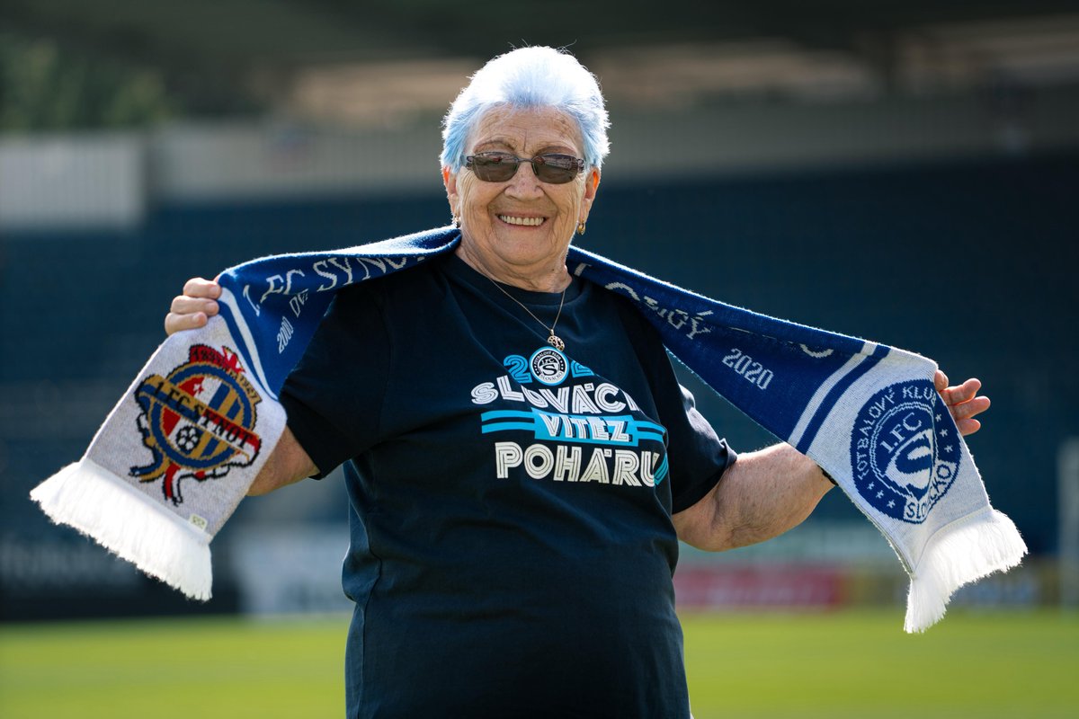1_FCS's tweet photo. Naše nejvěrnější fanynka Růženka Pašková zítra slaví krásné 90. narozeniny. 💙🤍

Přijďte jí společně s námi poblahopřát.

Růženka je s naším klubem spjatá celá desetiletí a zaslouží si pořádnou atmosféru!

👉 Buďte u toho a ukažme jí, co pro nás znamená! https://t.co/EYGmb05Afb