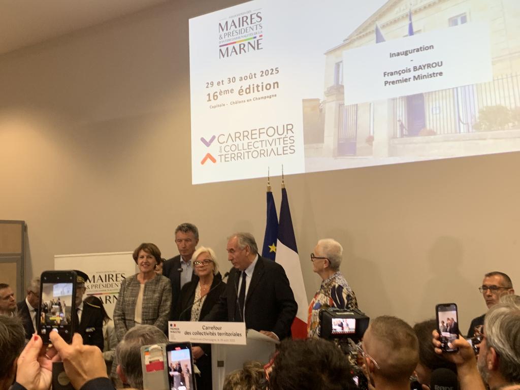 A quelques minutes de l’inauguration officielle par le PM de la Foire de Chalons, Franck LEROY, président du Grand Est et President de l’Association des Maires de la Marne, inaugure la 16eme édition du Carrefour des Collectivités Territoriales
<a href="/bayrou/">François Bayrou</a> 
<a href="/foiredechalons/">Foire de Châlons</a>
<a href="/l_amf/">AMF | Association des maires de France</a>