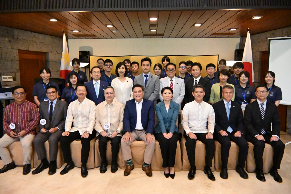 AmbJPNinPH's tweet image. Celebrating 60 years of the #JOCV! 🎉 Since 1965, more than 1,700 🇯🇵 volunteers have uplifted communities across 🇵🇭 - transforming lives in education, health, agriculture, &amp;amp; beyond. Here’s to our enduring friendship as #PartnersInProgress! 🥂🌟