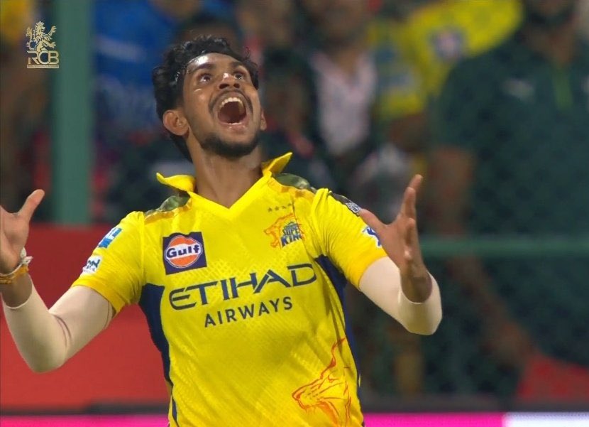 panaimarams's tweet image. Even his national team does not prefer him that too against Zimbabwe benched him.

But his fan girls want to play him over ellis cuz of bias treatment by thala 

#savecsk