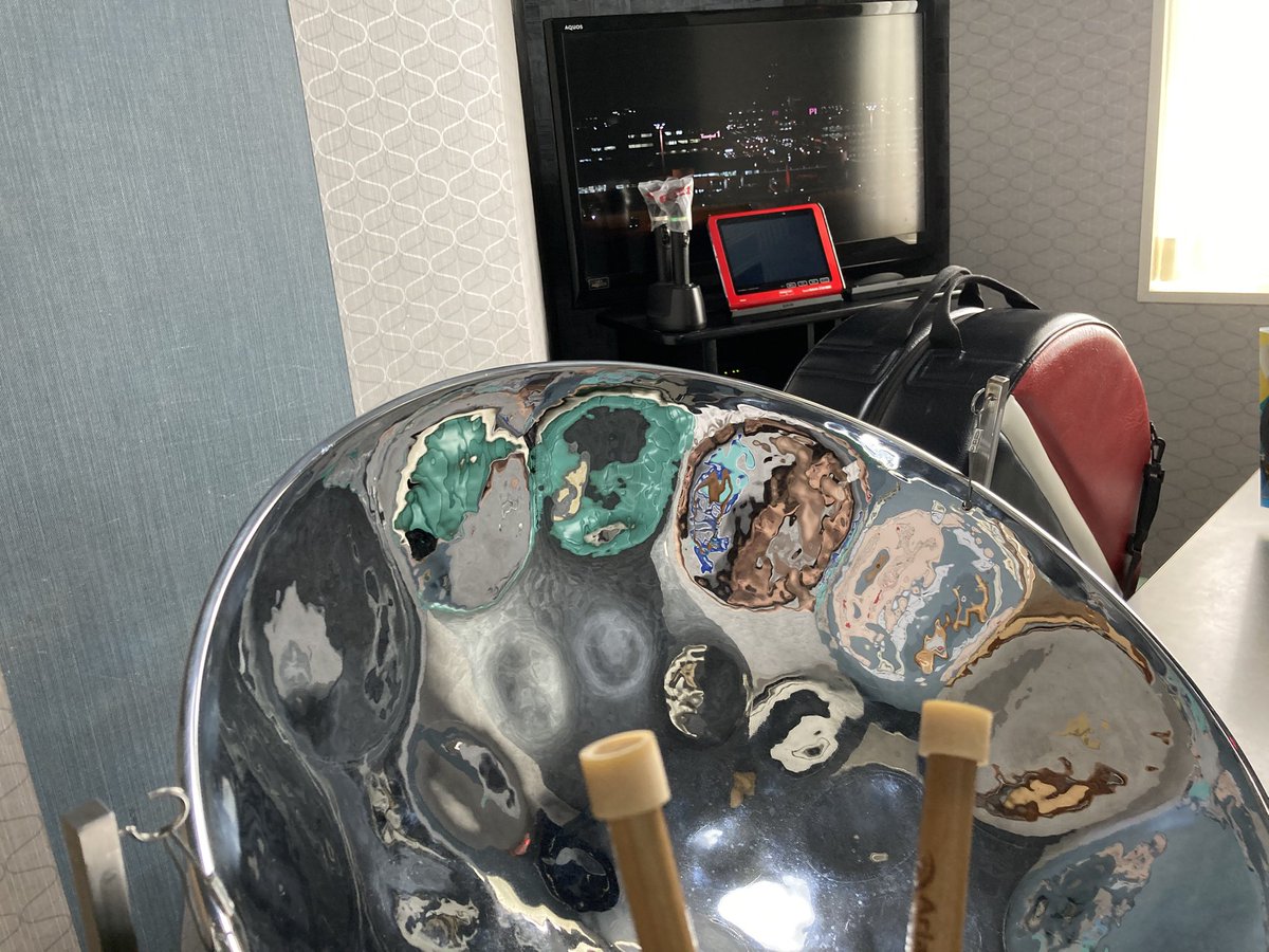 夏休みも終わり？平日料金に戻ったのでカラオケ2時間自主練してきました🥁
ムリッパーズは毎年夏から準備しないと間に合わない💦今年も頑張ります✊
(カラオケの画面でやすすさんに曲目バレたらどうしよう…笑)