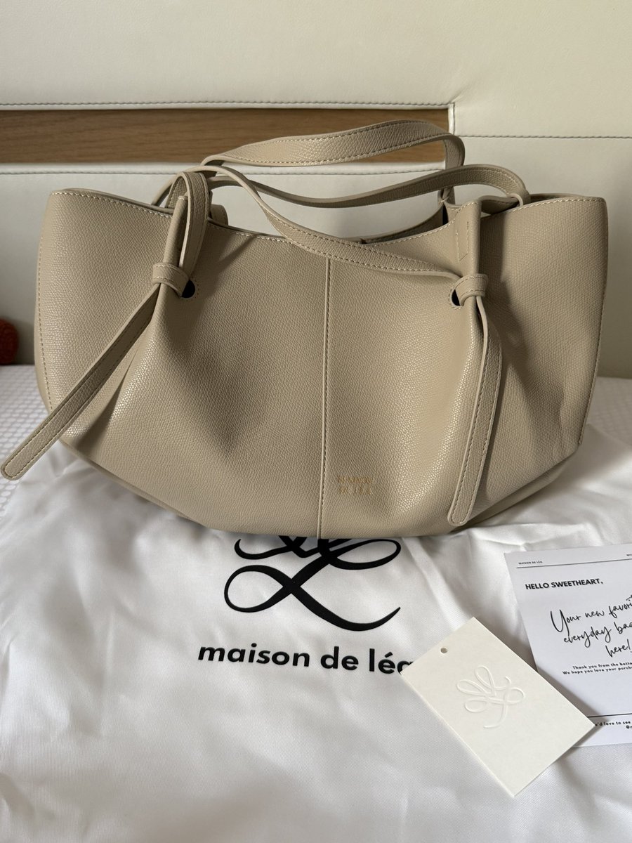 usedsstuff's tweet image. ✨ส่งต่อ✨ กระเป๋าจาก maisondelea.official 
✅ สีclayนะคะ สีแบบในภาพค่า
✅ มีถุงผ้า การ์ด **ไม่มีกล่อง**
.
‼️‼️1,700฿‼️‼️ ส่งฟรี!!
(shop2,690) ลดเยอะมากก ใหม่มากก
.
#ส่งต่อกระเป๋า #atreasurebox #กระเป๋า #กระเป๋ามือสอง #กระเป๋าสะพาย #standoilส่งต่อ #knackbag #kappabkk