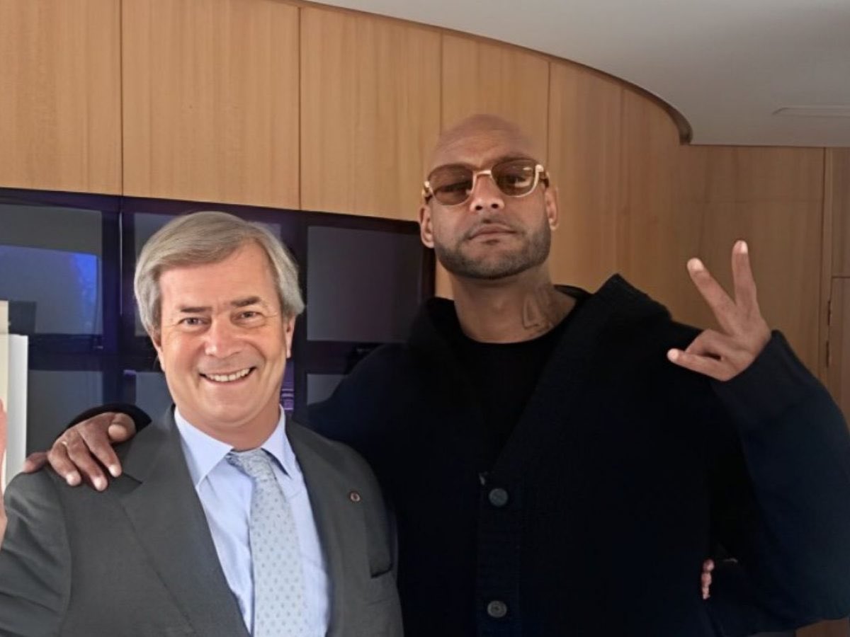 <a href="/booba/">Booba</a> <a href="/RimaHas/">Rima Hassan</a> Chacun ses amis 🤝