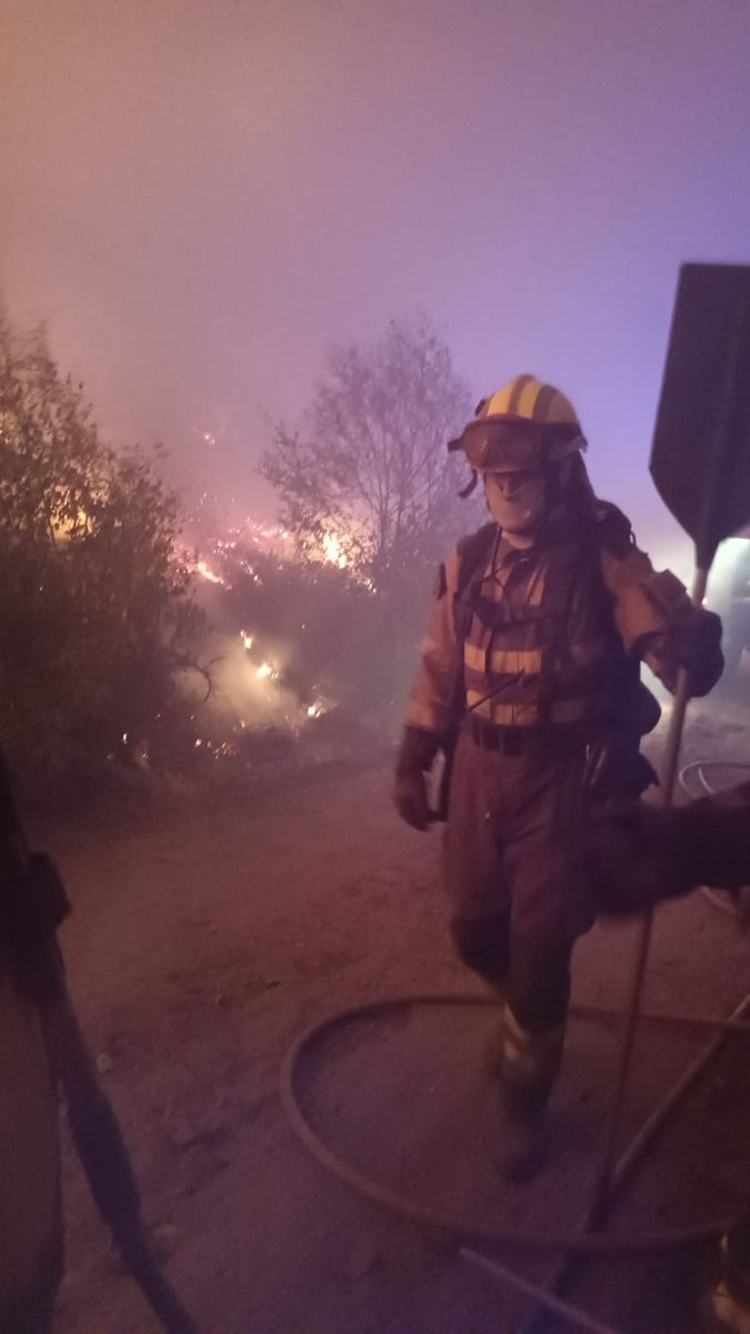 AT_Brif's tweet photo. 10:11 @briftabuyo activada por tierra para trabajar un día más en el #IFIgüeña #LeónESP.

Os dejamos unas📸del trabajo de anoche de la brigada @briftabuyo RD que trabajó hasta las 07:00 am. https://t.co/WZuSOhFAg9