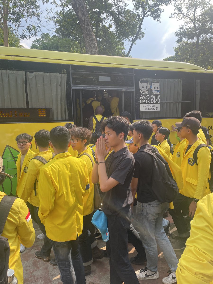 Bikun or Bis Kuning, Universitas Indonesia's iconic yellow bus, are being used to help students transport amid #AparatKeparat protest today.

The bus is used to mobilize students from assembly point to angkot pickup point near the campus gate