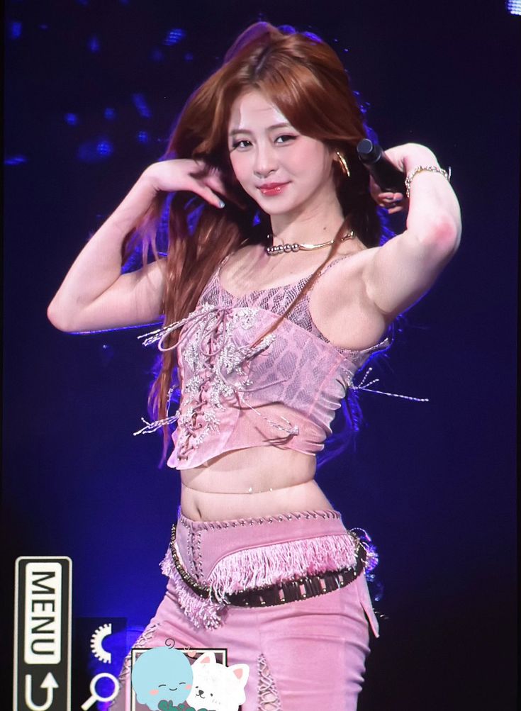 yunjinspic's tweet image. pink hottie 🩷