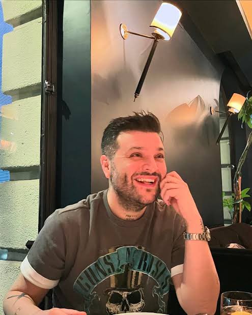 🚨 Sev ya da sevme, ama saygı duymak zorundasın.

Sergen Yalçın’ın program sözleşmesine göre 750 bin Euro tazminatı var, Başkan aradığında Candaş Tolga Işık, “ Beşiktaş’tan 5 kuruş bile alamam.” diyor.

Beşiktaşlıları, Beşiktaş’a küstürmeyi bırakın, eyvallah Candaş abi.

<a href="/ctisik/">Candaş Tolga Işık</a>