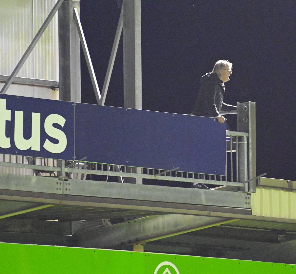 Ollie Horgan always had a funny way of getting around touchline bans. 

Here he is serving a suspension at Eamonn Deacy Park during Galway United’s 4-0 win against Dundalk in the FAI Cup back in 2023. 

His creativity will never be forgotten! 

📸 Ger Ryan